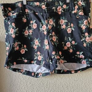 Torrid Black Floral Women's Bermudas